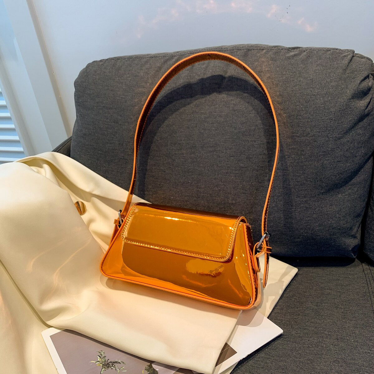 Bolsa Baguete de Couro Metálica 