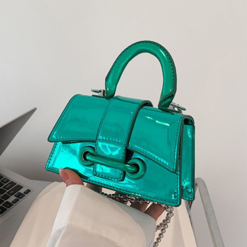  Bolsa de Couro Metalizada com Alça Corrente
