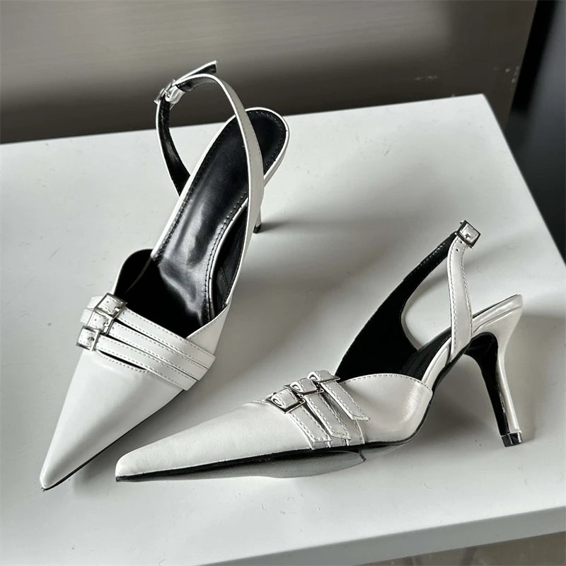   Scarpin Salto Alto com Fivela Slingback 