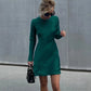 Vestido Curto de Cetim com Manga Comprida