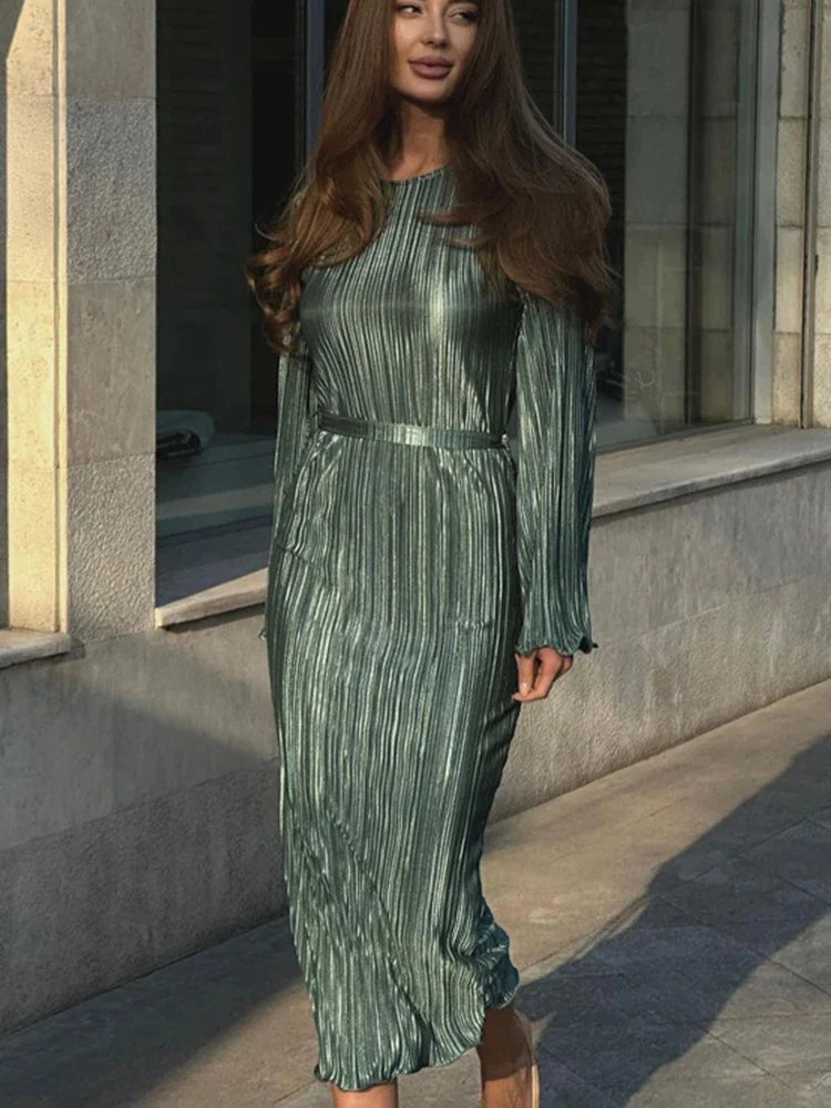 Vestido Midi Plissado Manga Longa