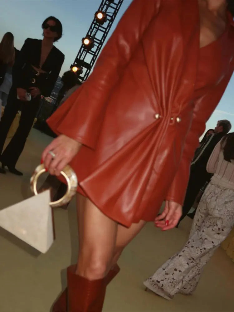 Vestido Curto de Couro