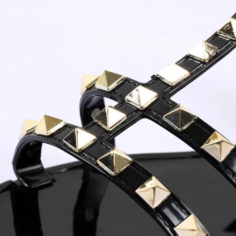  Sandália Rasteira Gladiadora com Spikes