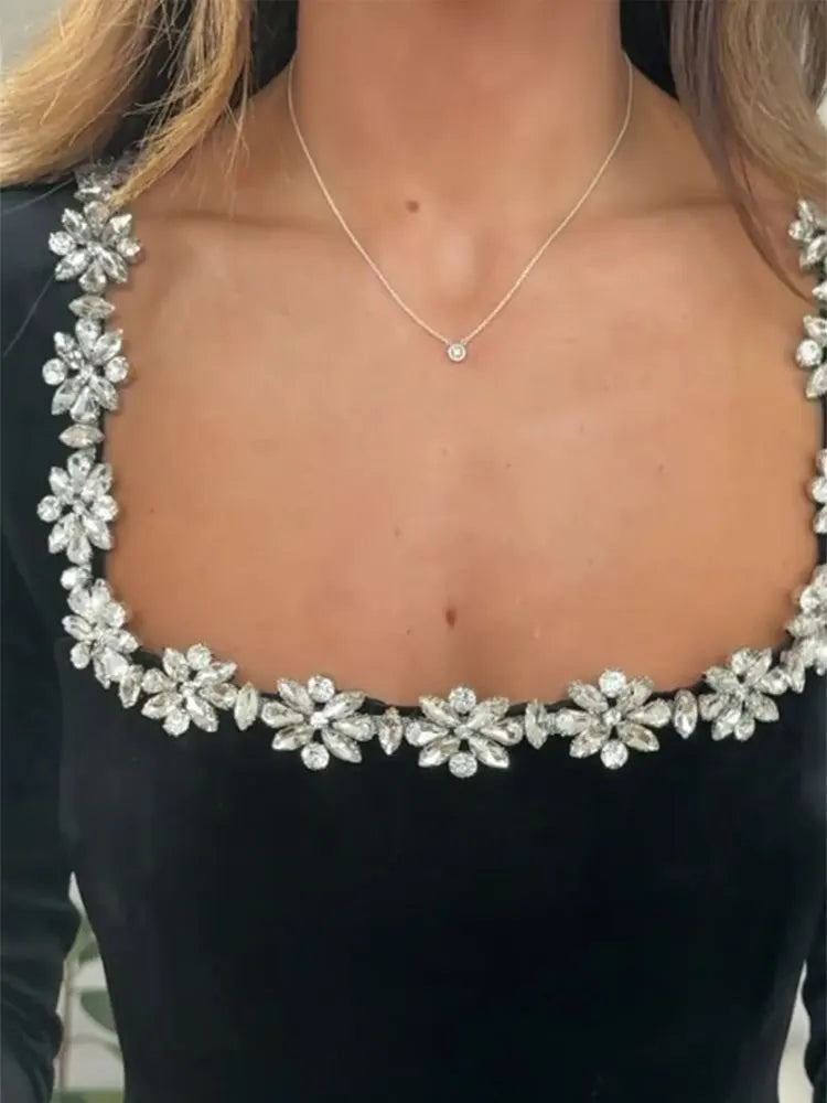 Vestido Veludo Gola Quadrada Manga Longa