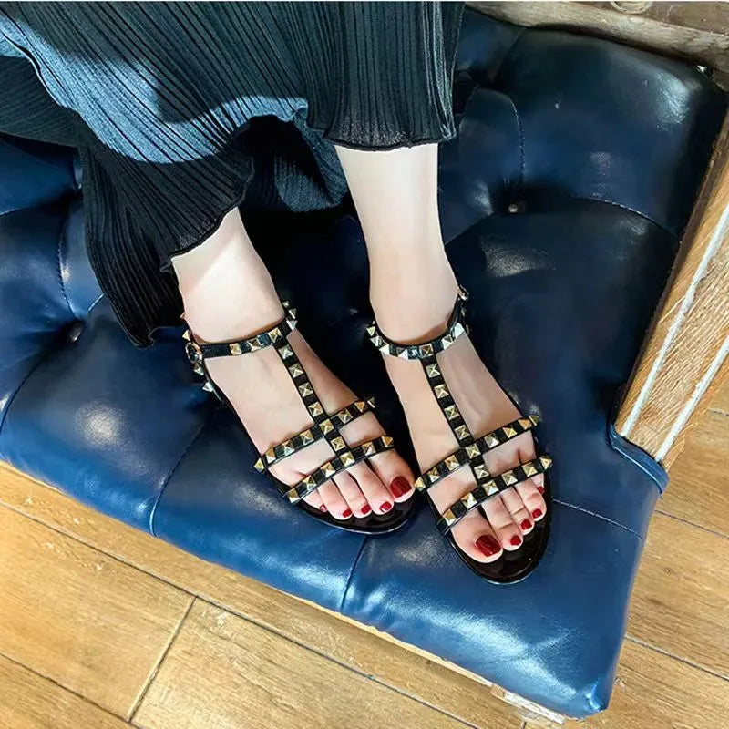  Sandália Rasteira Gladiadora com Spikes