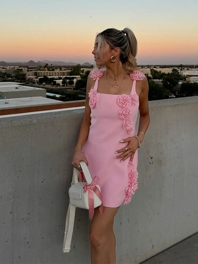  Vestido Rosa com Aplique de Flores