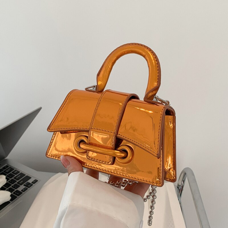  Bolsa de Couro Metalizada com Alça Corrente
