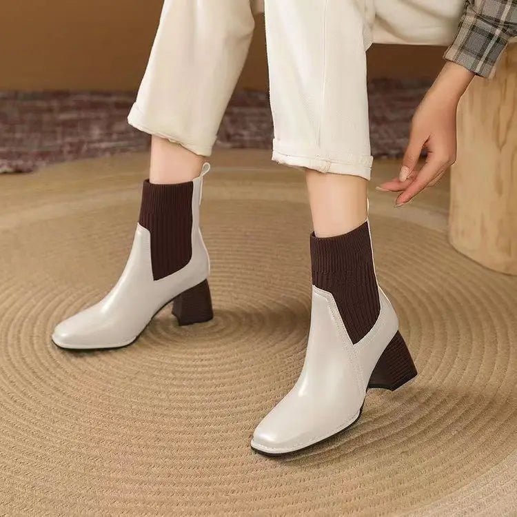  Bota Feminina de Couro Cano Curto Bico e Salto Quadrado Branca e Marrom
