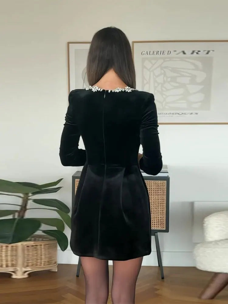 Vestido Veludo Gola Quadrada Manga Longa