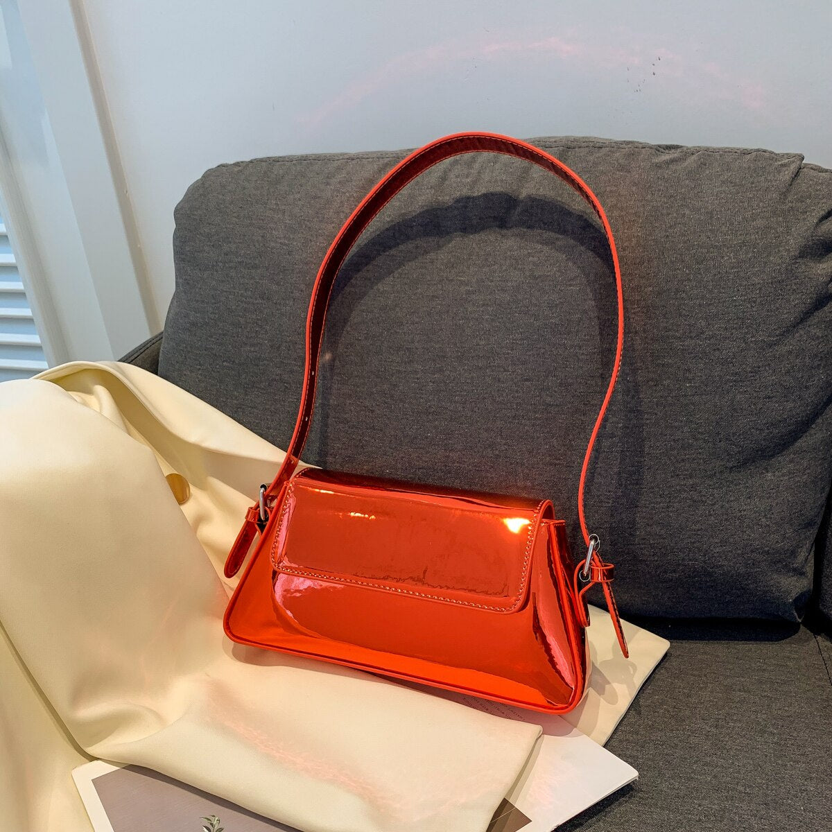 Bolsa Baguete de Couro Metálica
