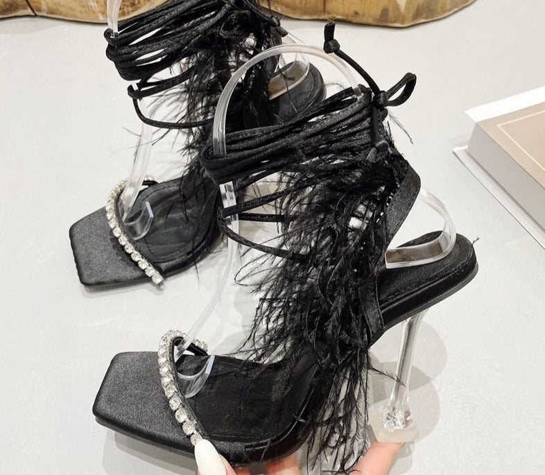 Sandália Gladiadora Penas Strass