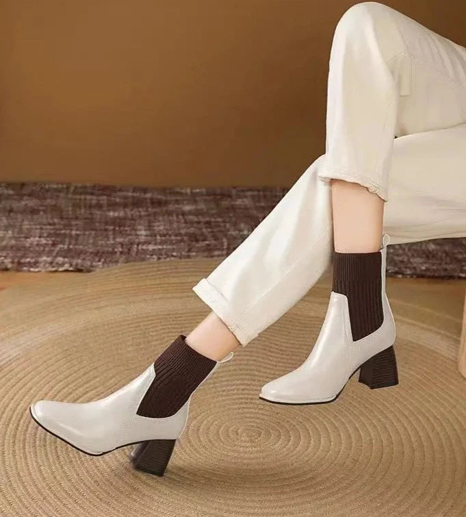 Bota Feminina de Couro Cano Curto Bico e Salto Quadrado