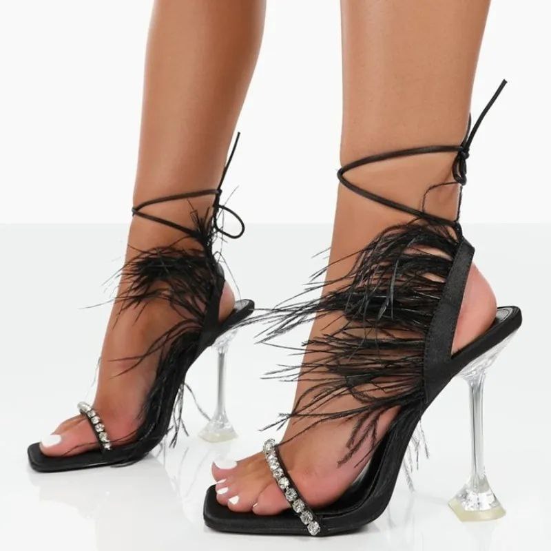 Sandália Gladiadora Penas Strass
