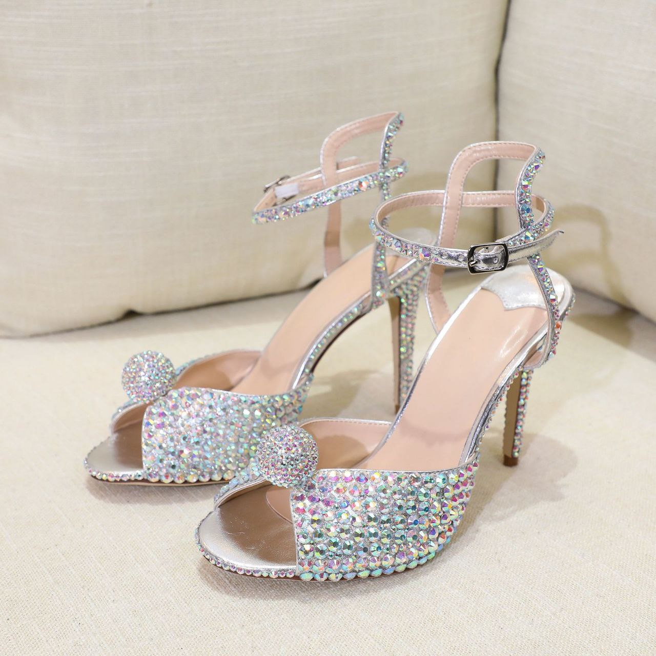 Sandália Peep Toe Strass