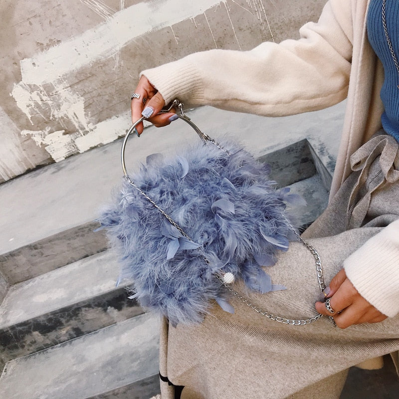 Bag de Plumas com Alça de Corrente